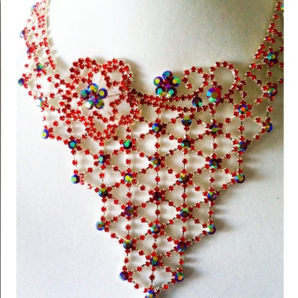 Necklace fashion red stones